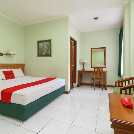 RedDoorz Plus near Kemang Raya-2